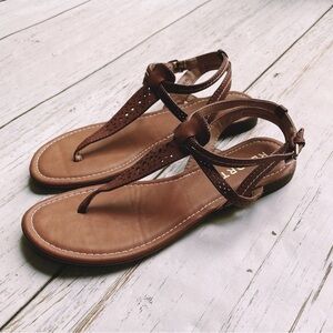 Report Women’s Thong Gladiator Faux Leather Brown Flats Strappy Sandals Sz 8.5